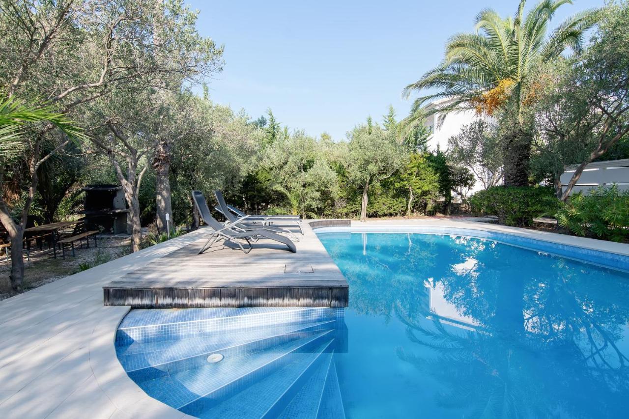 Beach Boy & Pool Girl Apartments Вир Екстер'єр фото